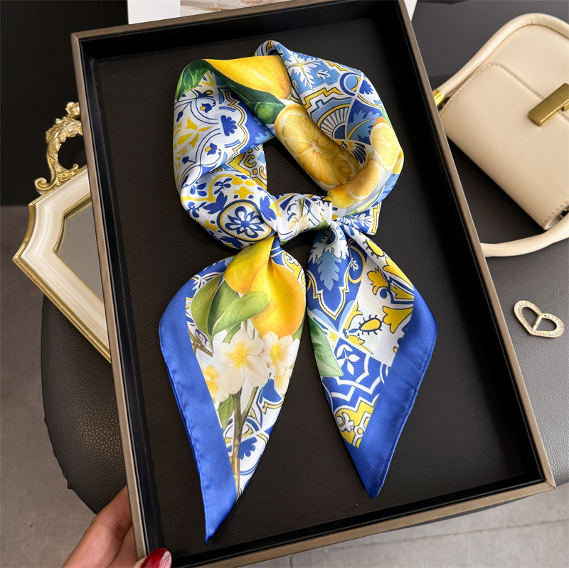 Ascot Neck Scarf - Foulards carrés en soie imprimé fruits