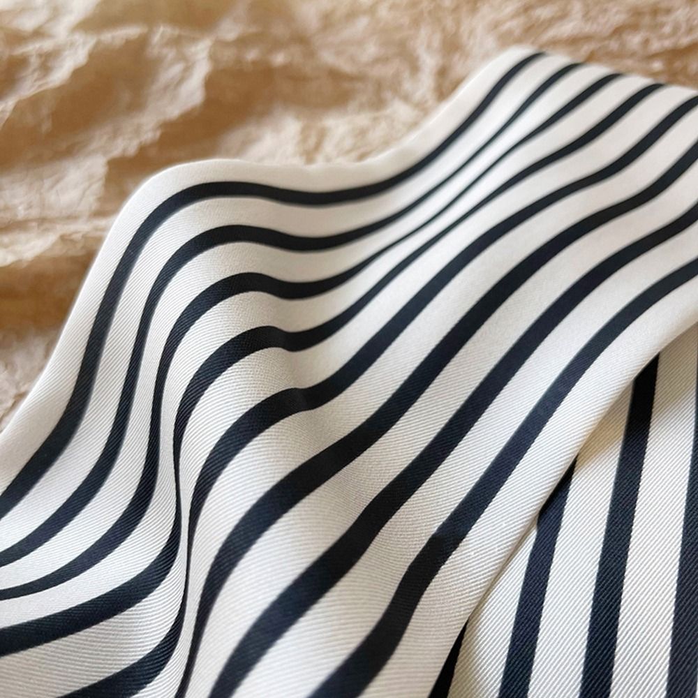 Élégant foulard imprimé à rayu - Silk Tie Striped avis et prix