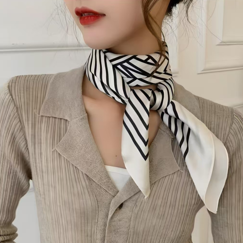 Mode carré 70 cm noir et blanc - Silk Tie Striped avis et prix